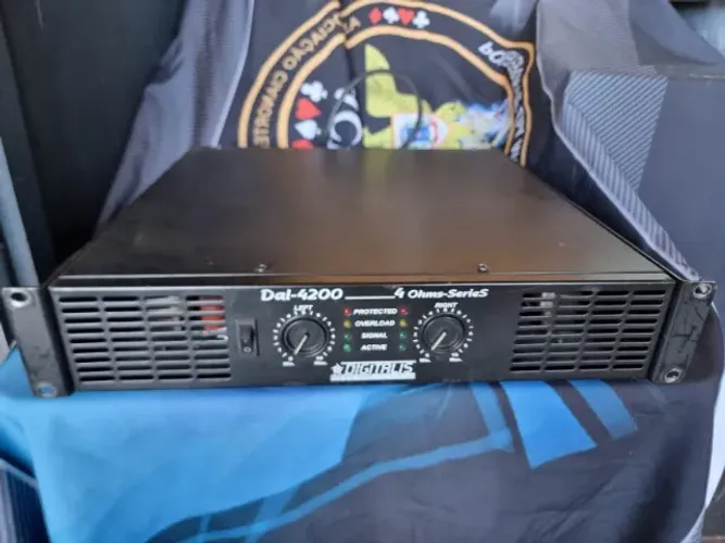 Amplificador de potência profissional Digitalis modelo Dal-4200 1240 watts rms seminovo fu