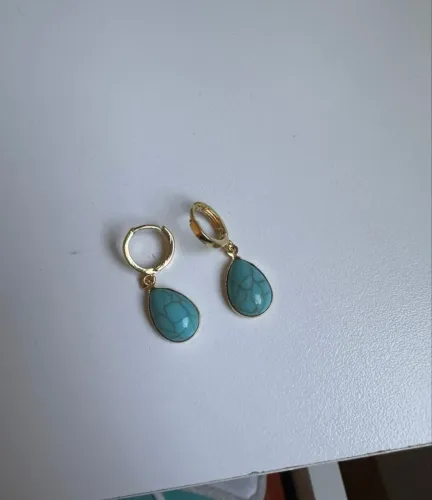 Brinco argola pequena com pedra verde