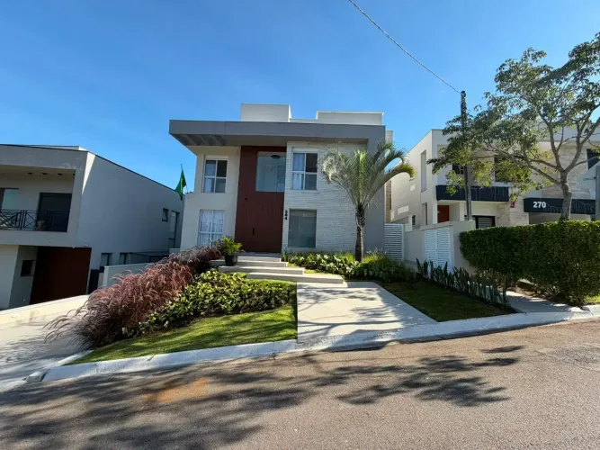 Belissíma casa mobiliada com 420m² no Condomínio Campos do Conde no Tamboré com 4 suítes -