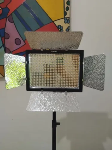 Yongnuo YN600L (Pro LED Video Light), um iluminador de LED