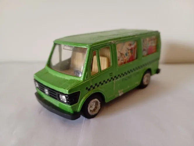 Tootsie Toy - Miniatura Van Mercedes
