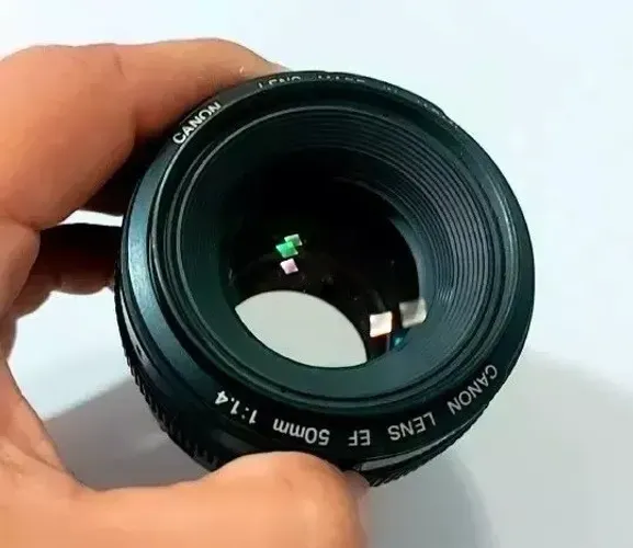 50mm abertura 1.4 ultrassonic, a lente canon mais clara, só falo no whats, não falo no olx
