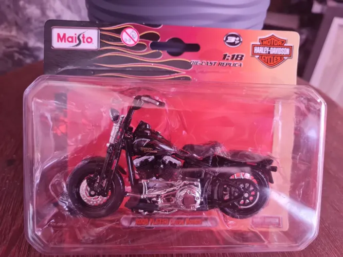 Miniatura de moto Harley-Davidson. 1:18