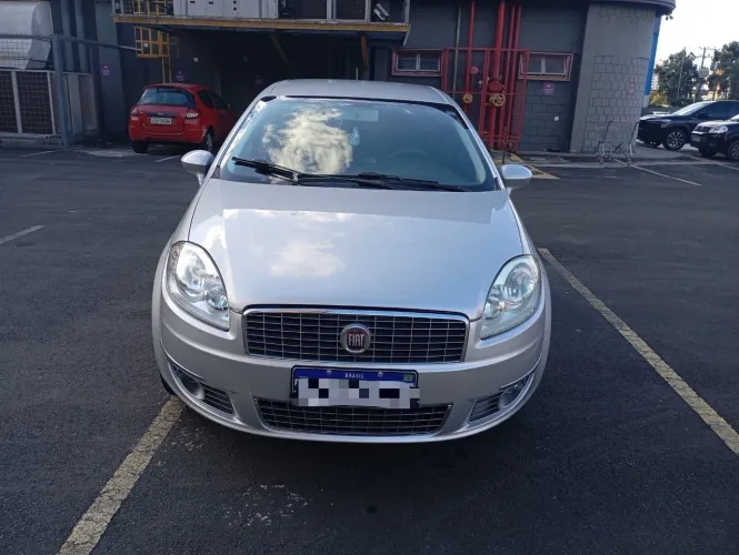 Fiat Linea Essence 1.8 Flex 16V 4P 2012