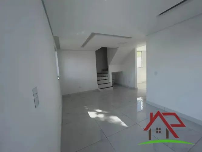 Excelente casa no Bairro Etelvina Carneiro!!