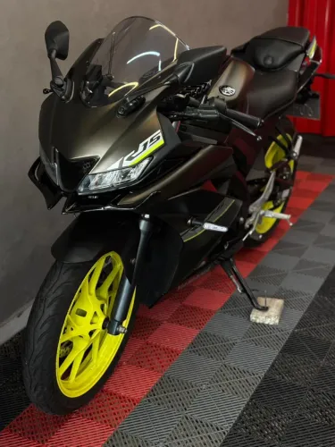 R15 2024 5400km muito nova
