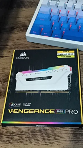 Memória RAM Corsair Vengeance RGB Pro 32GB 3200mhz