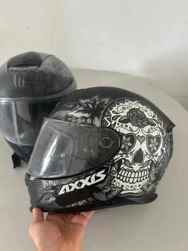 02 capacetes moto Axxis e Mt Helmets