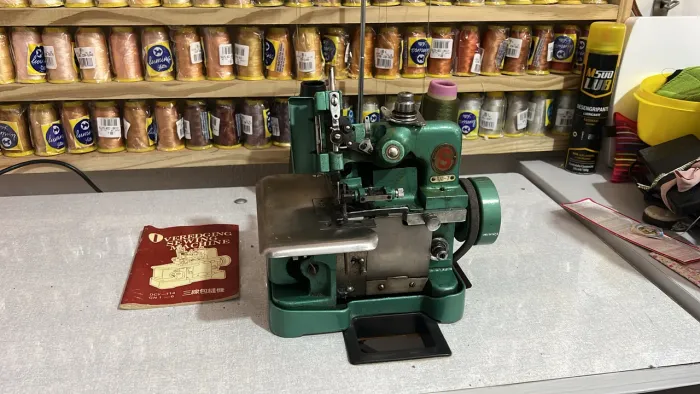 Máquina de costura Overlok