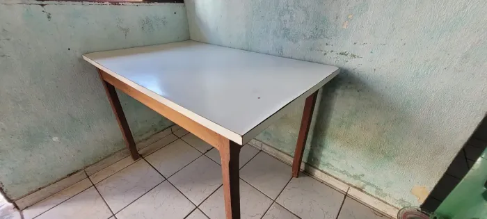 Vendo mesa grande de madeira