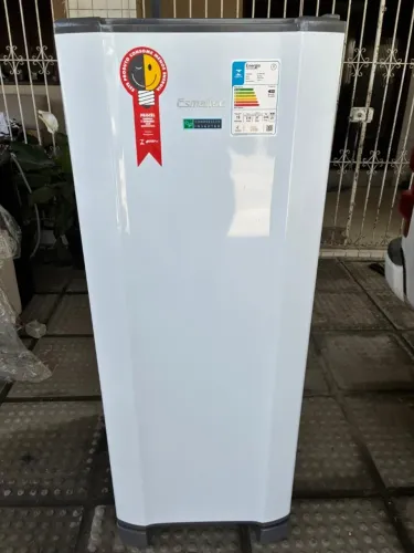 Geladeira 240 litros desgelo manual, seminova
