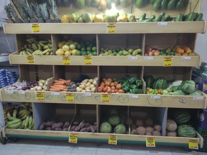 Fruteira de madeira reforçada 2,80 m por 2,20 m