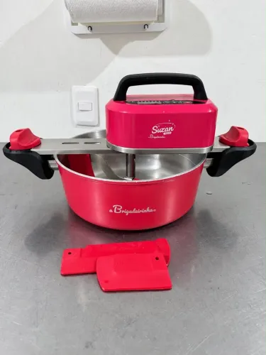 Panela Para Mexer Doces Suzan Pro Alumínio 28cm - Bivolt Rosa Cereja 127/220v 60hz