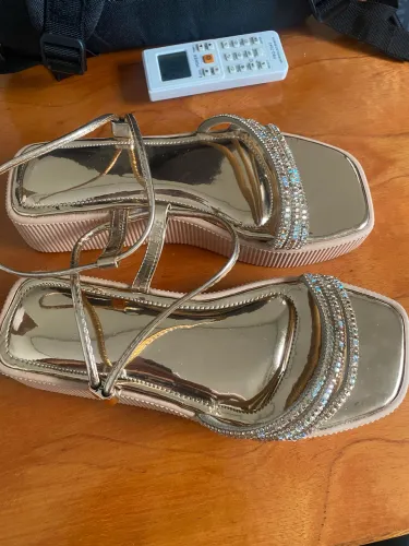 * Sandália Feminina Elegante com Brilho - Confortável