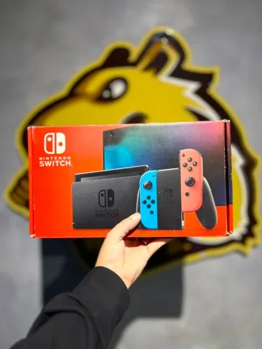 NINTENDO SWITCH V2 DESBLOQUEADO COM CARTÃO DE 128GB - SEMINOVO - SOMOS LOJA