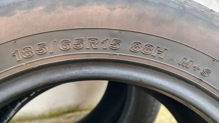 Pneus 4 aro 15 de Sandero