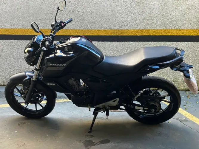 Yamaha FZ 15 Fazer ABS 2023 único dono preta apenas 11mkm tirada na promotos