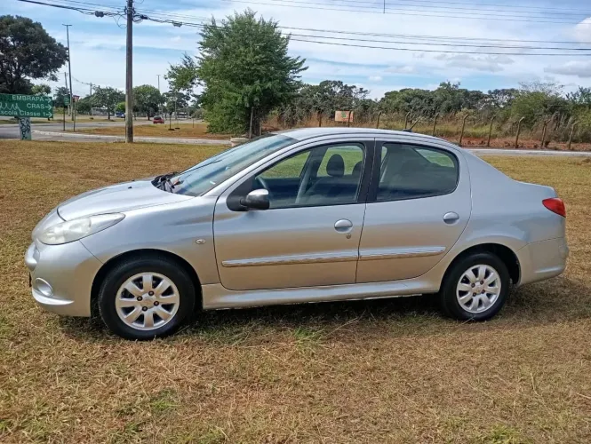Peugeot 207 Sed. Passion XR Sport 1.4 Flex 8V 4P 2013