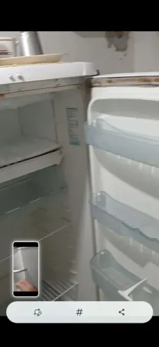 Vende se uma geladeira plotada Funcionando perfeitamente.