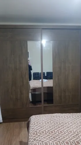guarda roupa marrom 3 portas com espelho