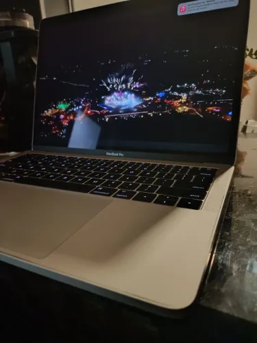 MacBook pro i5 com 8 gb de ram 128 de armazenamento, fonte original