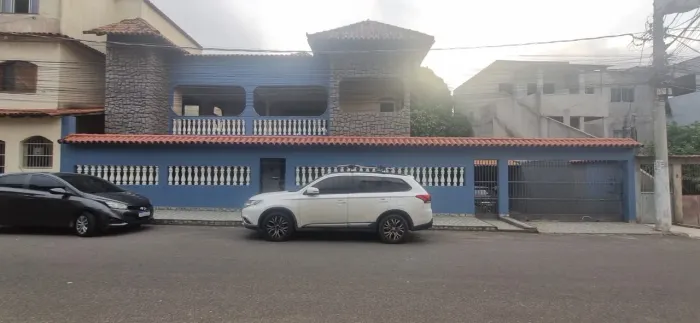 Linda casa duplex com chácara.