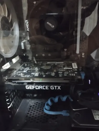 GTX 1650 4gb pouco tempo de uso (sem caixa)