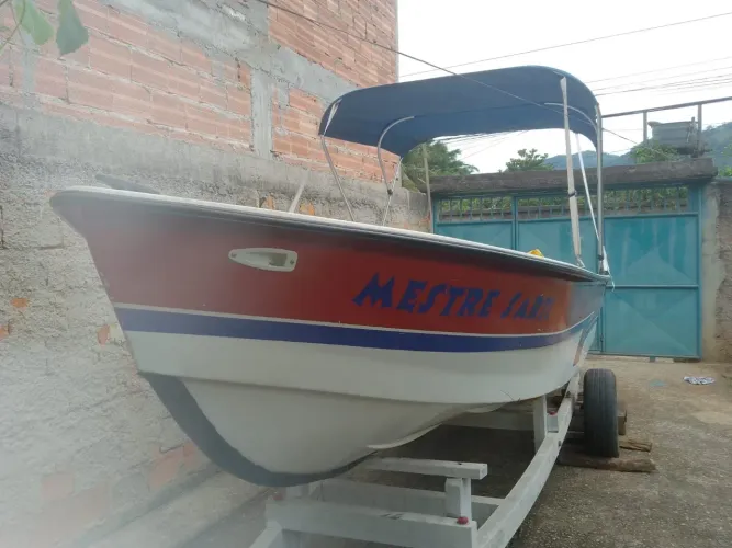 Vende-se Lancha