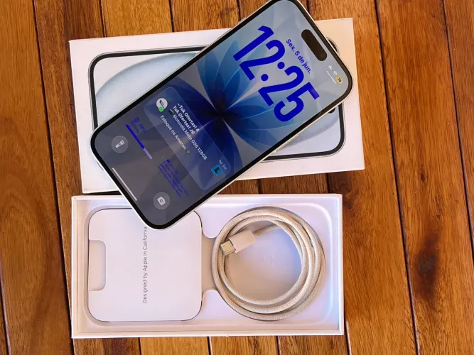 IPHONE 15 com acessórios ?Bateria 90% Face ID ok 128gbtela de outro iPhone 15 original