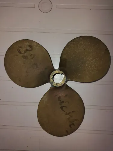 Hélice de bronze
