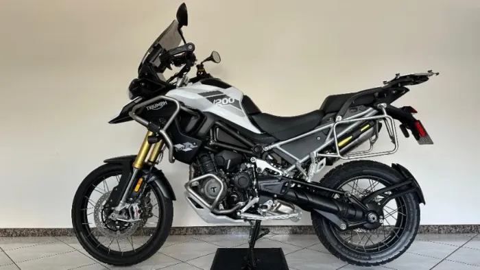 Triumph Tiger 1200 Rally Pro 2023, em excelente estado