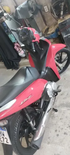 Biz 125 vermelha 