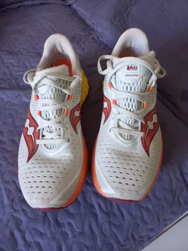 Tenis Americano Saucony Endorphine Speed 4 C/Placa Vidro