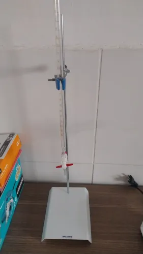 Bureta graduada 25 ml com pinça e suporte universal