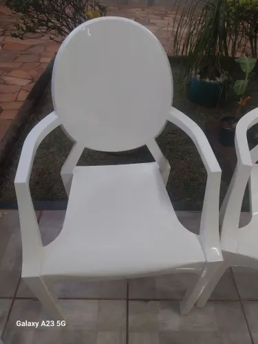 Cadeiras Ghost com braços branca seminovas
