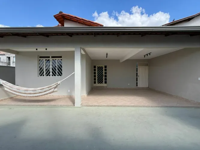 Casa 4 Dormitórios para venda em Betim - MG