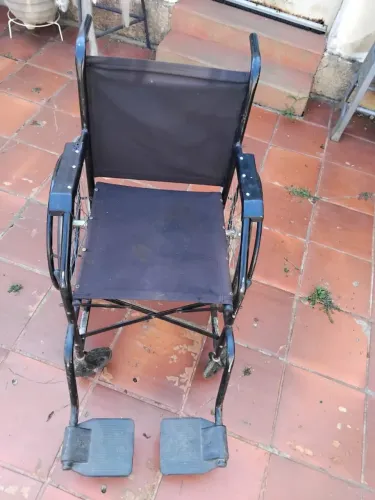 Cadeira de rodas semi nova 