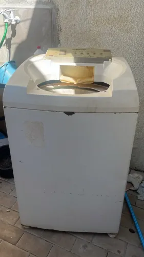 Maquina de lavar roupas 9Kg sem tampa funcionando normalmente