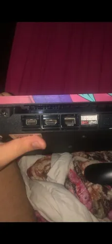 Ps4 Slim, 800Gb vem com 1 controle e três jogos. Seminovo 