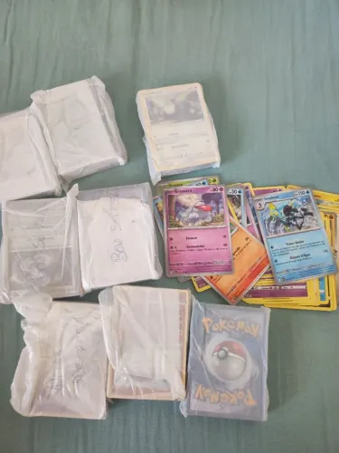 Pack com 50 Figurinhas Pokemon - copag