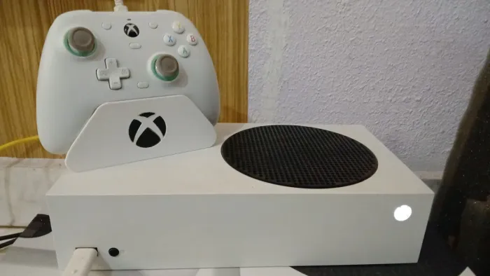 Vendo Xbox Series S em perfeito estado