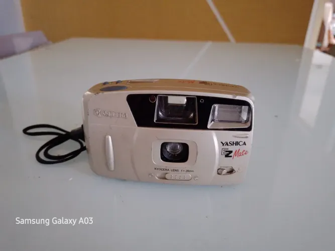 câmera Yashica EZ Mate