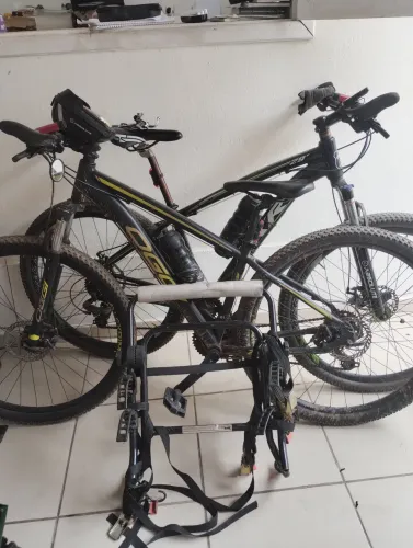 Vendo 2 bikes semi novas preço de ocasião.