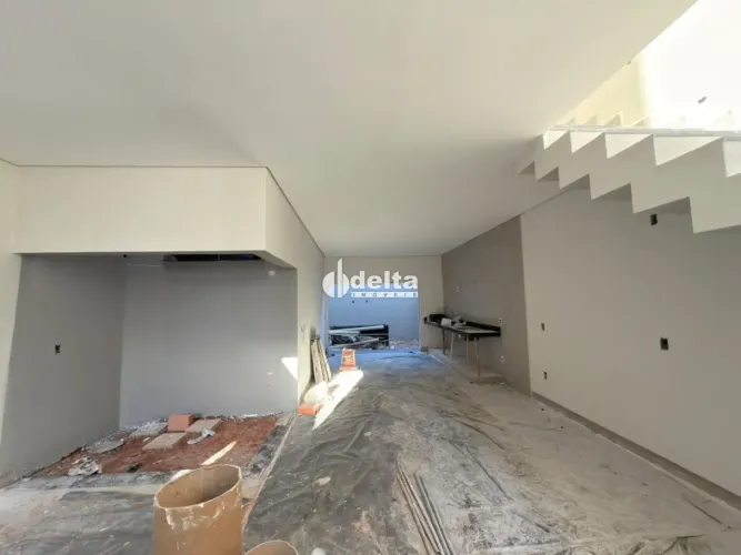 Casa com 3 quartos sendo suíte disponível para venda no bairro Alto Umuarama em Uberlândia