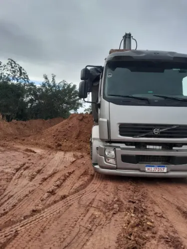 Caçamba bitruck volvo VM 2010