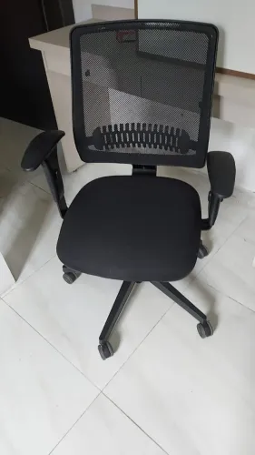 Cadeira de Escritório Ergonômica Flexform Uni All Black - Seminova