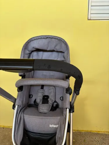 Carrinho de Bebê Infanti Epic Lite
