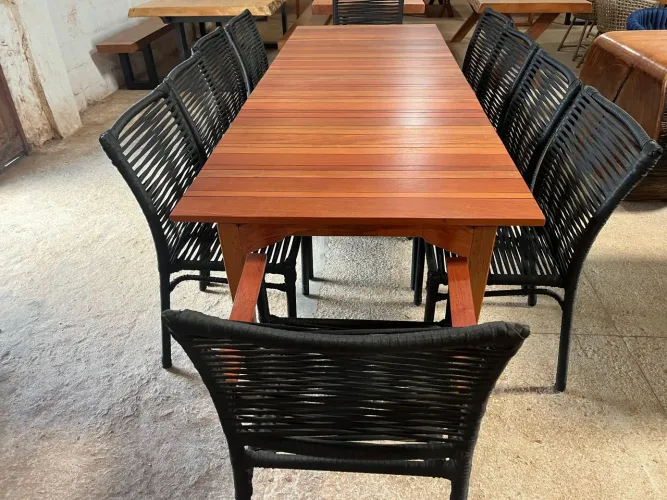 Mesa de tábuas em jatobá 