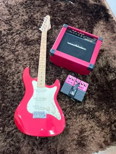 Guitarra Strinberg + Amplificador + Pedaleira