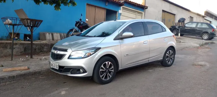 Chevrolet Onix Hatch LTZ 1.4 8V Flex Power Mec. 4P 2015